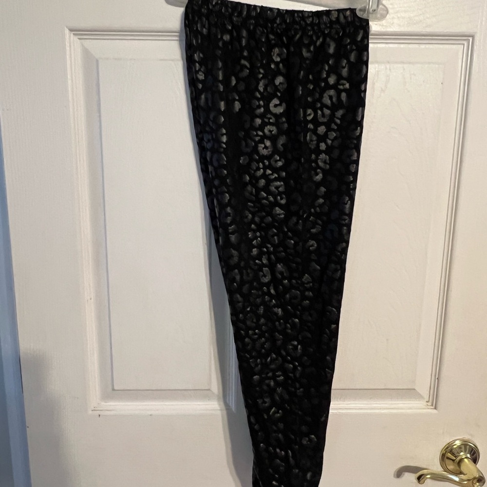 Black Leopard Cropped Leggings